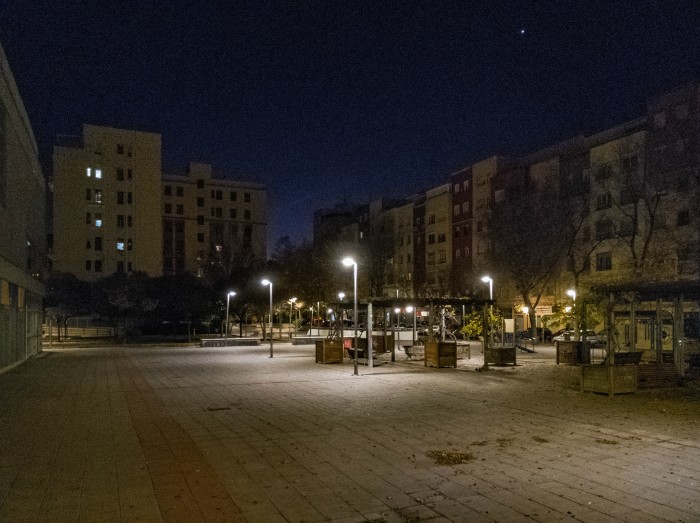 plaza de palestina noche fotografia edificio fachada ventanas hogares arquitectura paisaje urbano siuacionismo psicogeografia antonio beltran